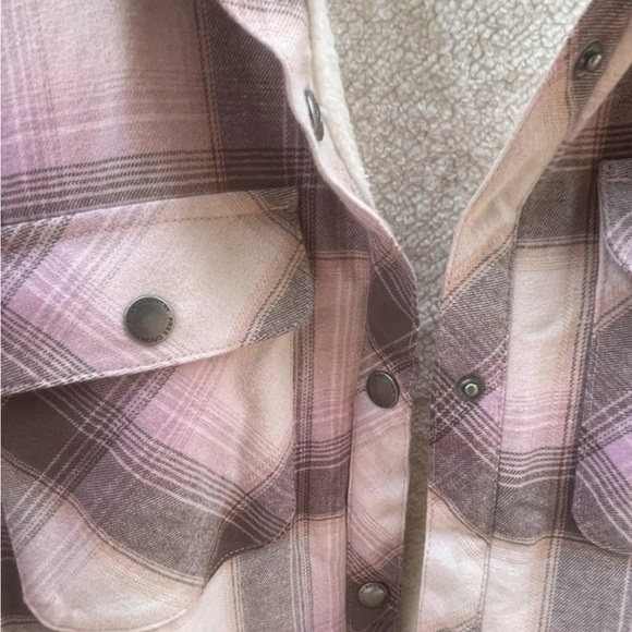 Shacket - Picture 2 of 4